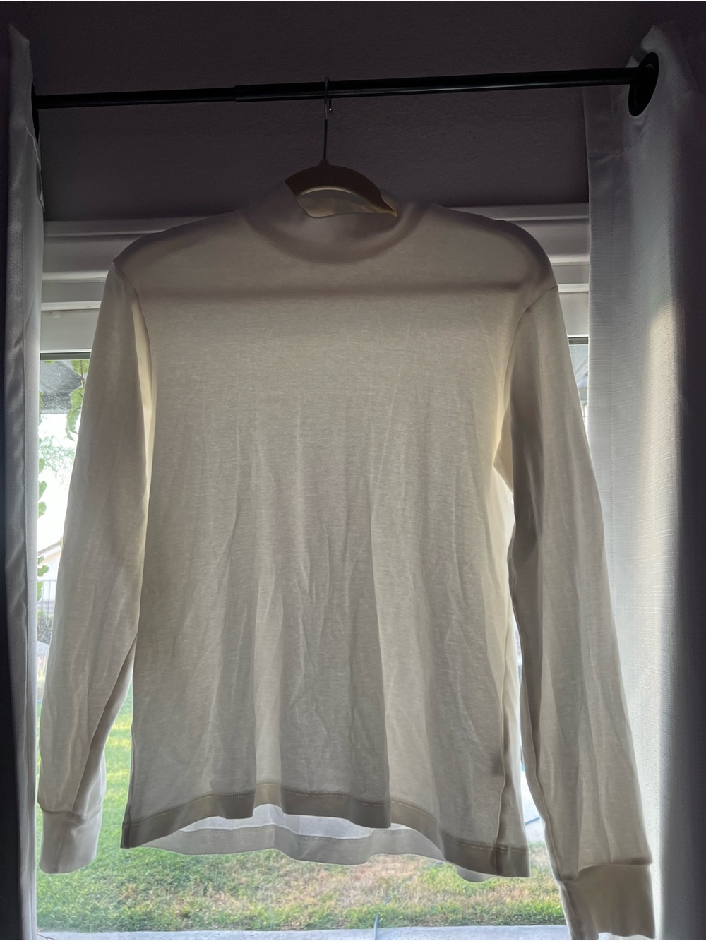 NWOT Uniqlo 100% Cotton Women’s White Turtle Neck Long-Sleeve Shirt